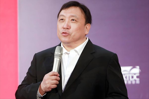 宏泰 考古 | 70岁王晶转行做狗仔：曝光张国荣死亡真相还揭露古天乐美国隐婚