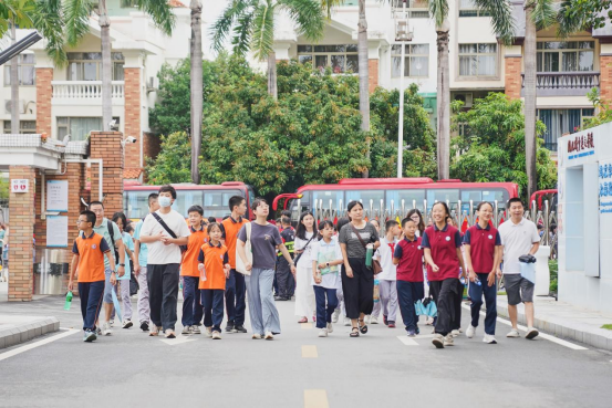 驰牛配资 燃启盛夏：“小小科学家”活动启航，点亮科学未来
